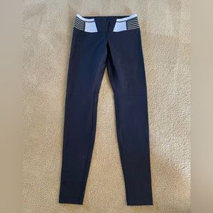 Lululemon leggings with patterned band size 8